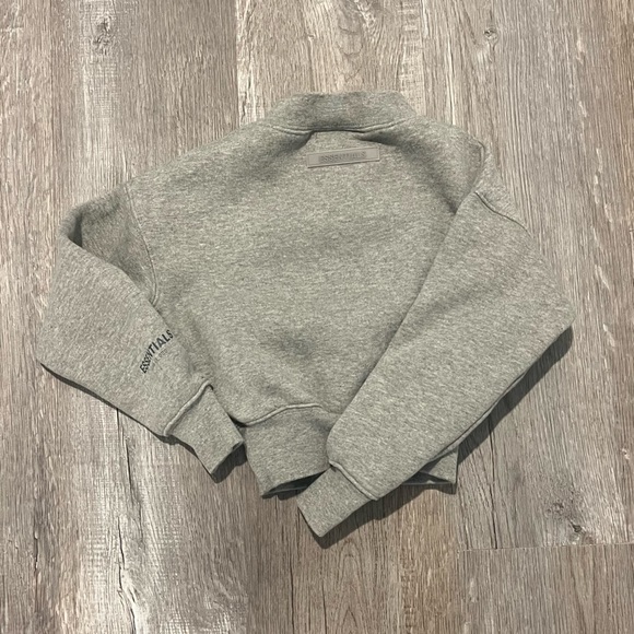 Essentials crew neck - Picture 2 of 3